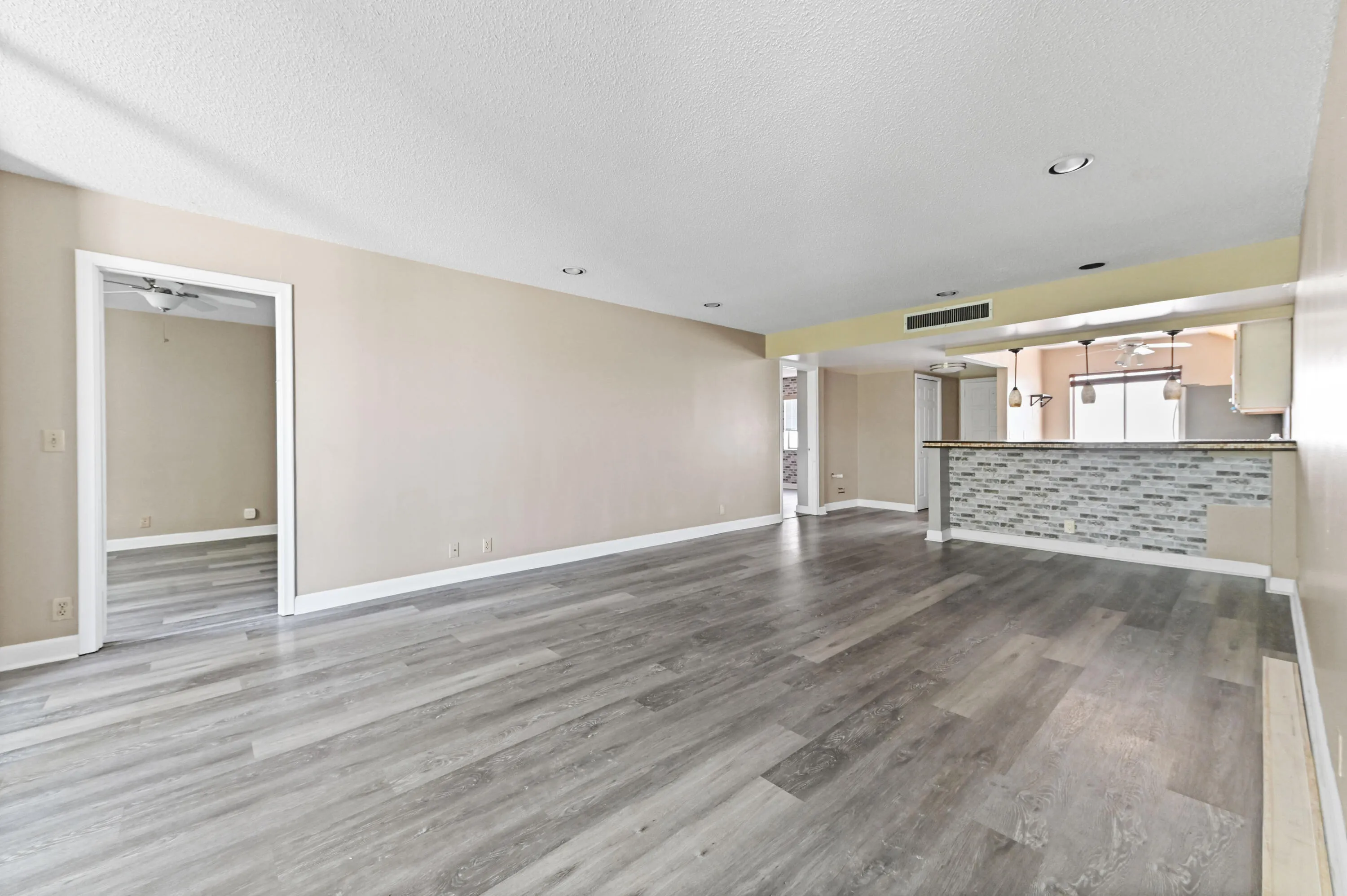 12 Living Room 02