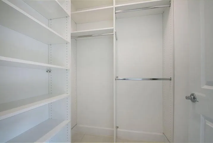 Closet 4