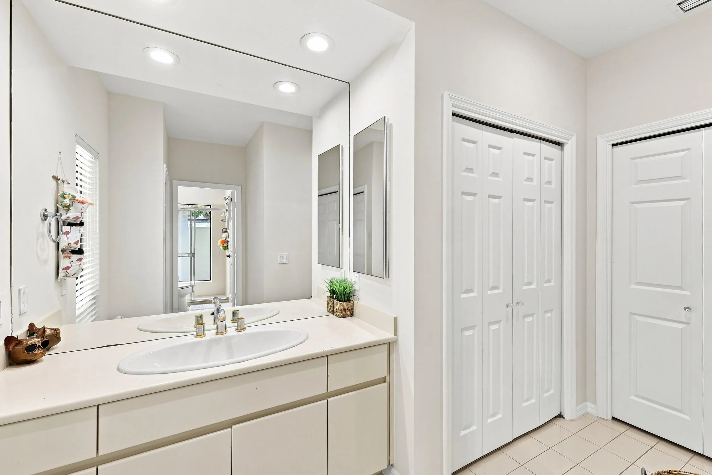 downstairs ensuite bathroom