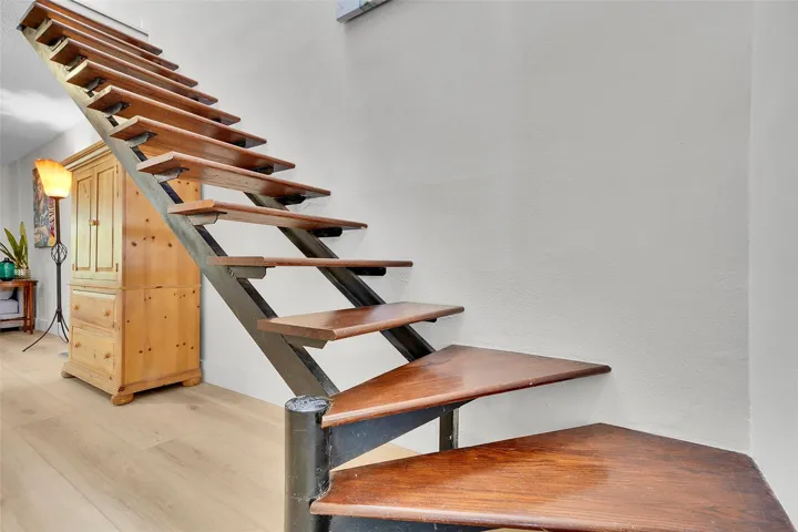 Architectural floating stair