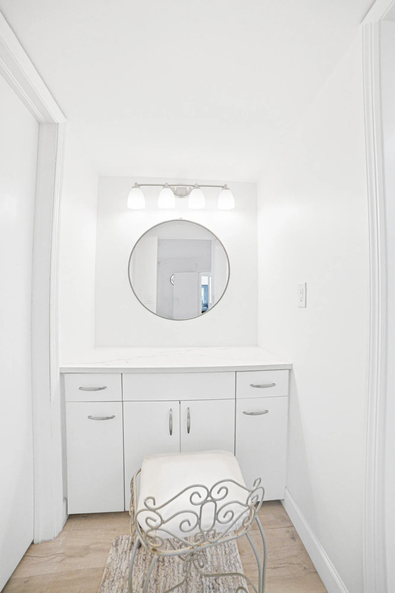 Bedroom1-Makeup Table-B