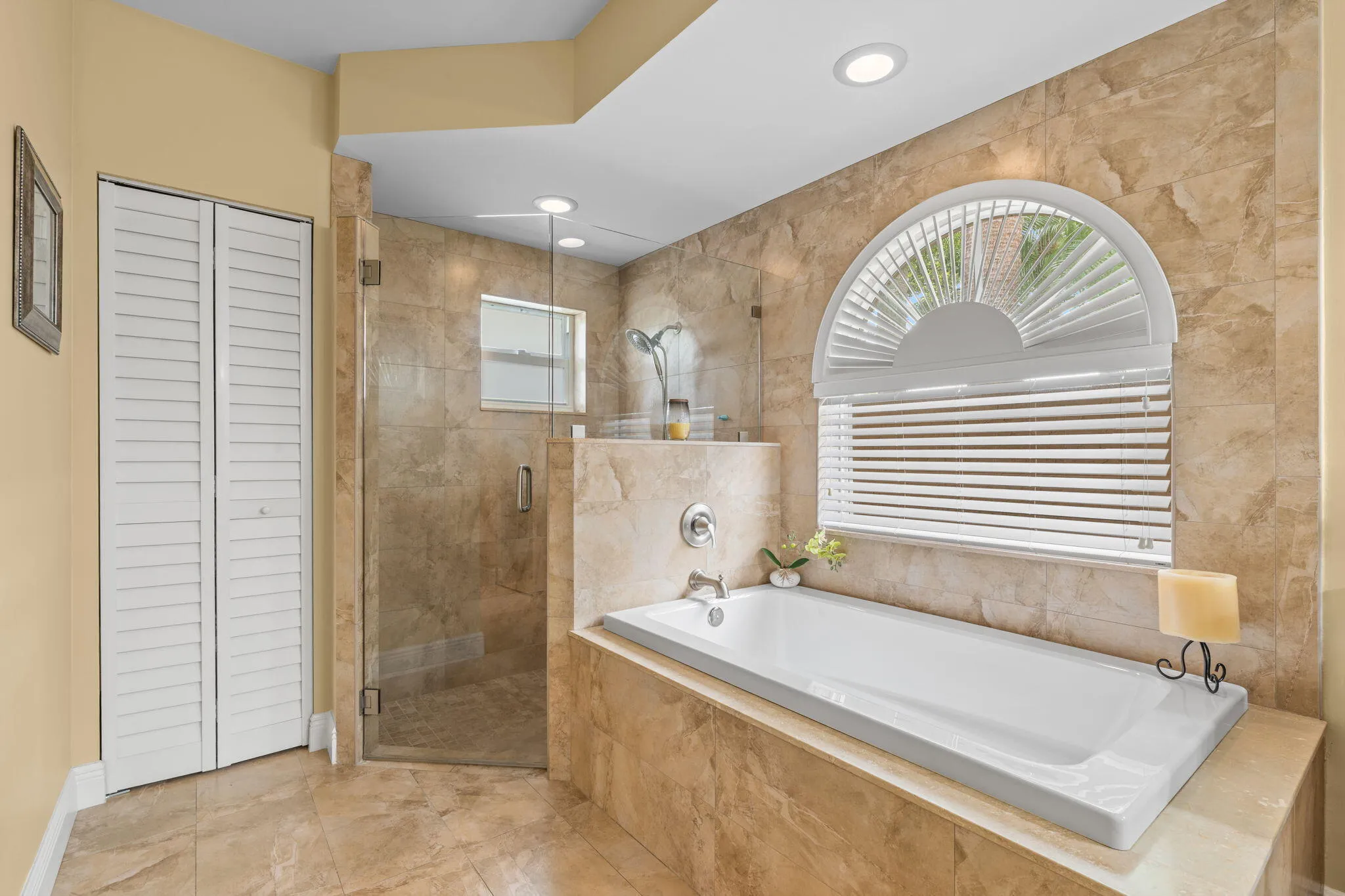 22-web-or-mls-8663 NW 50th Dr Coral Spri