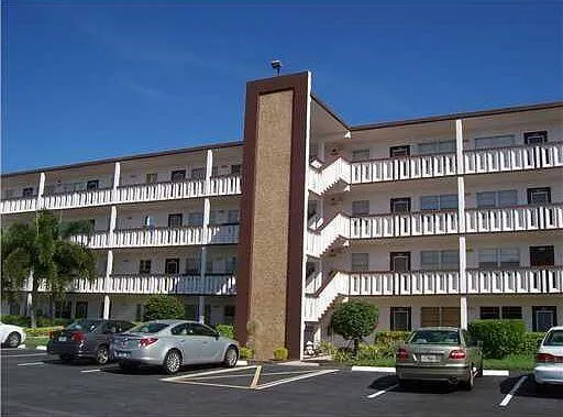 WOLVERTON D - BUILDING EXTERIOR