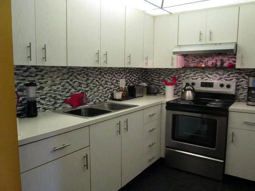 2070 WOLVERTON D - KITCHEN PHOTO 1