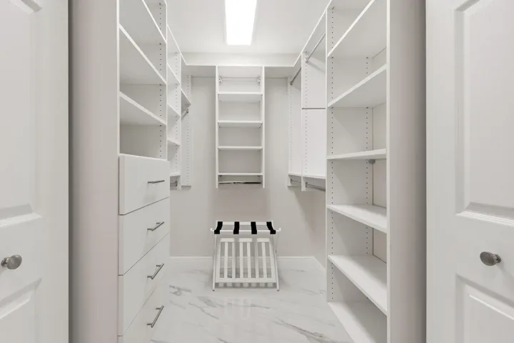 Walk-in Closet