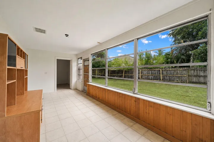 18-web-or-mls-Patio Empty