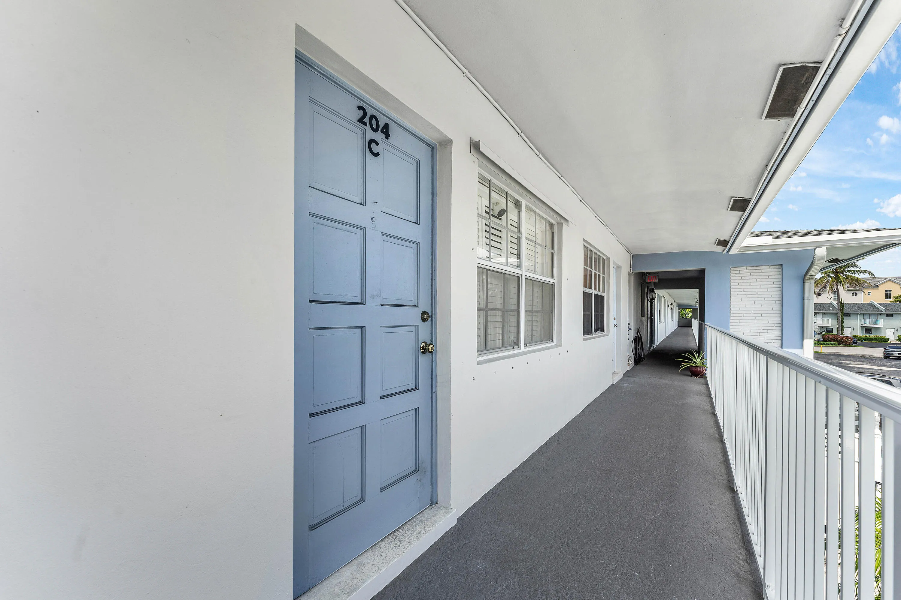 005-4111Northeast21stWay-204-LighthouseP
