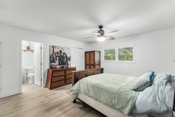 016-4111Northeast21stWay-204-LighthouseP