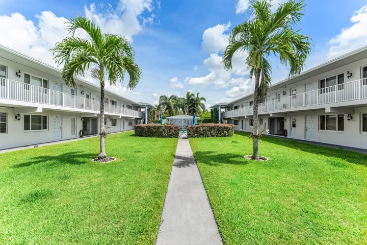 021-4111Northeast21stWay-204-LighthouseP