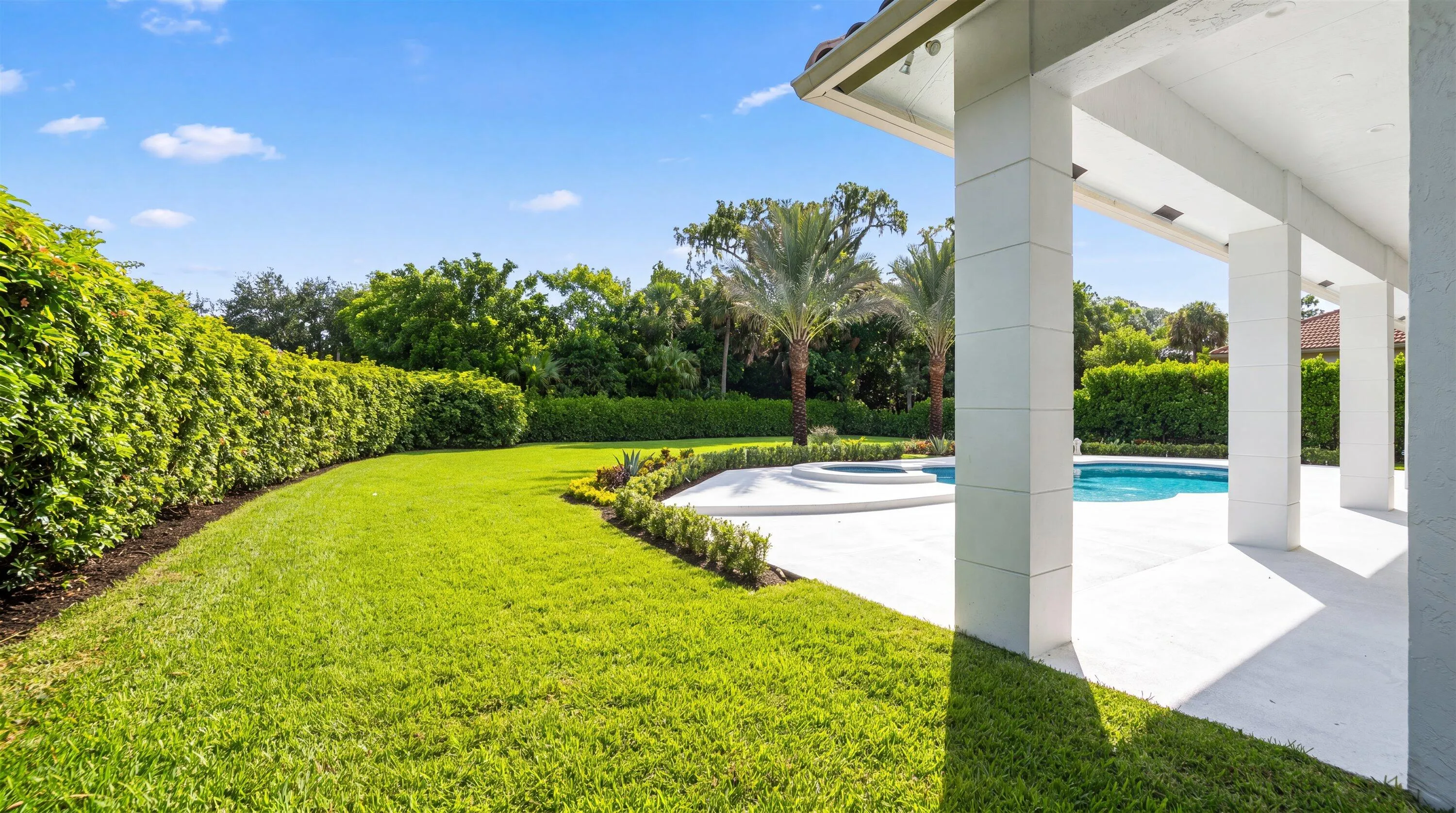 Side yard hedged for full privacy
