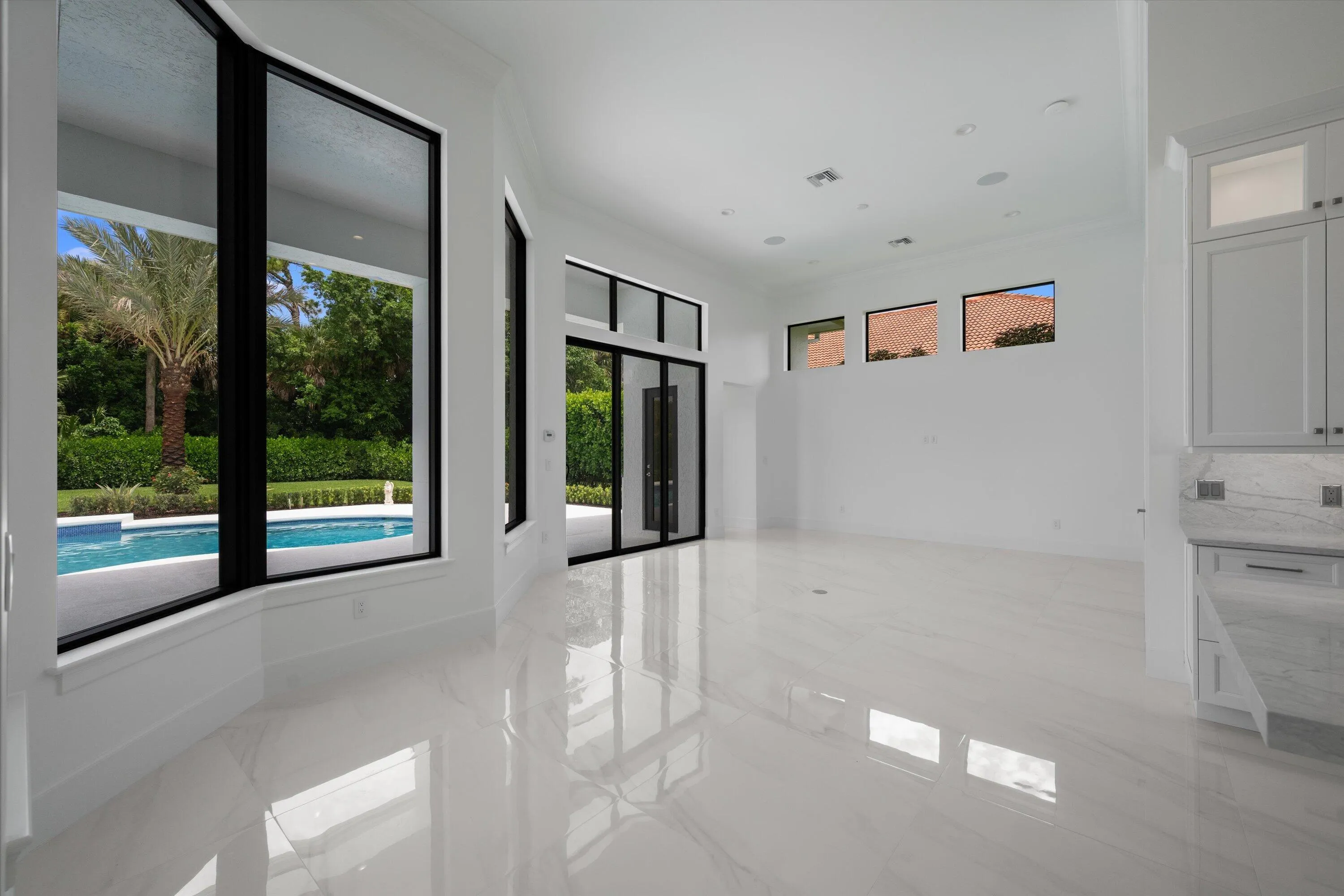 Breakfast & Family Room