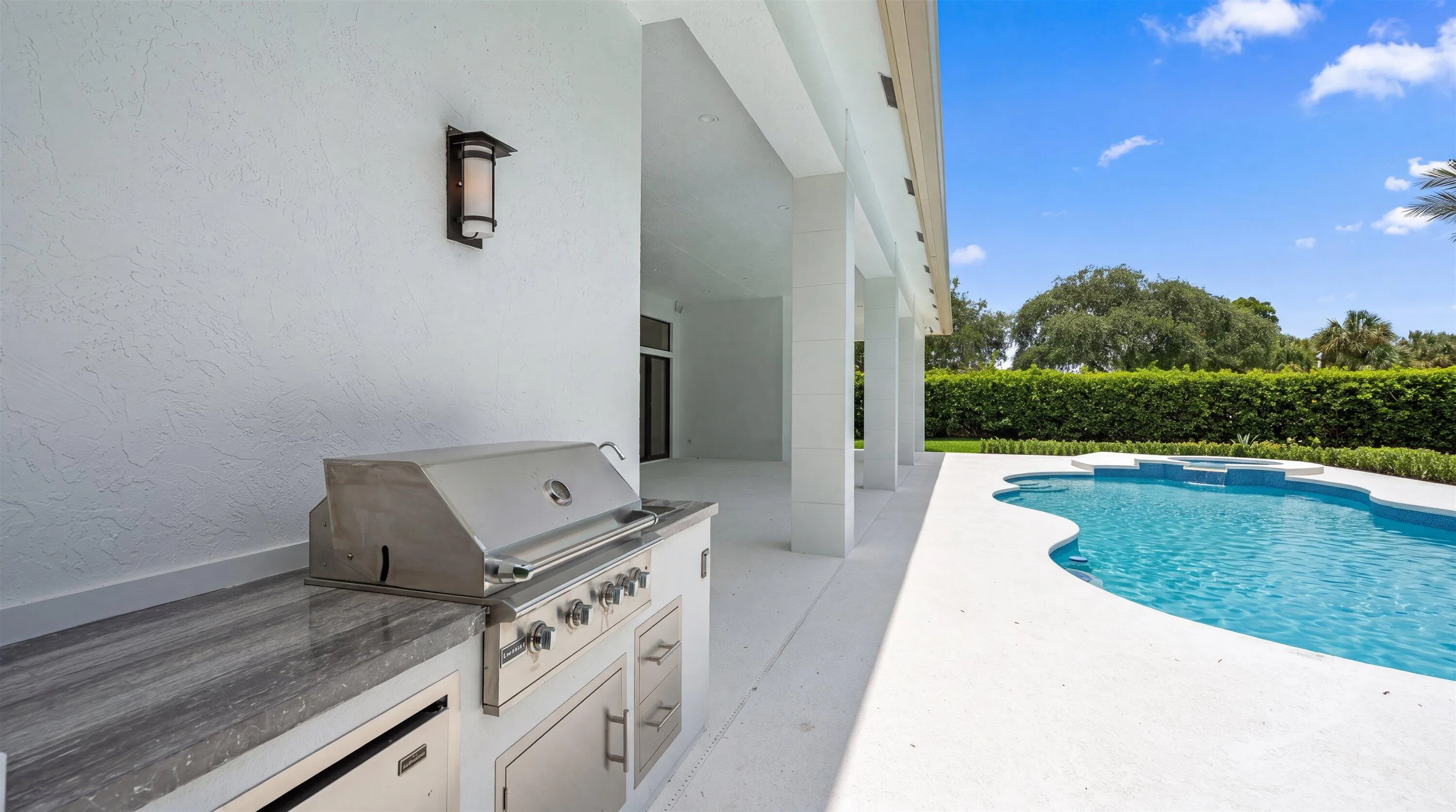with refrigerator and grill
