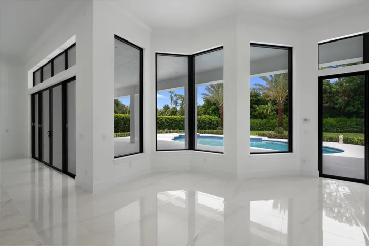 Breakfast Area views of pool