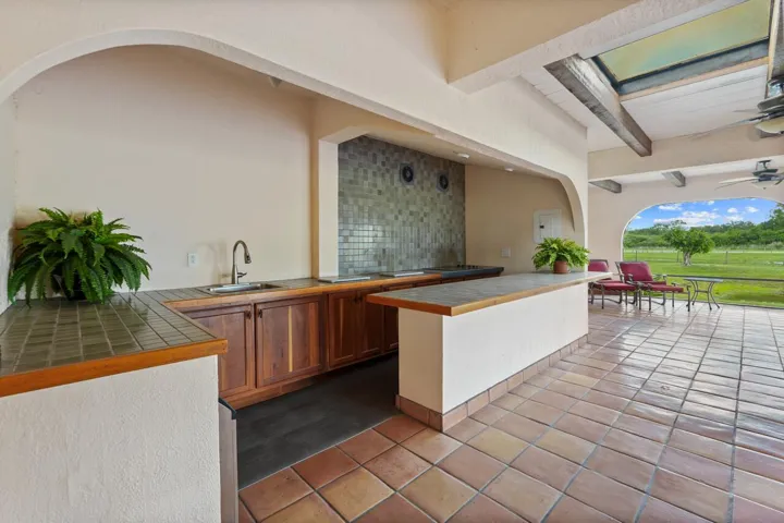 Outdoor Kitchen