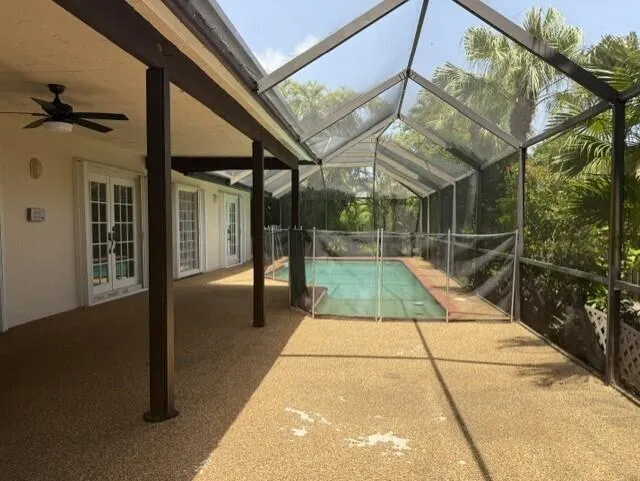 SCREENED PATIO AND POOL TO ENJOY THE SOUTH FLORIDA LIFESTYLE!