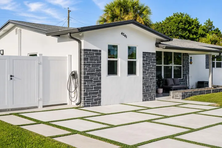 Front of house 6