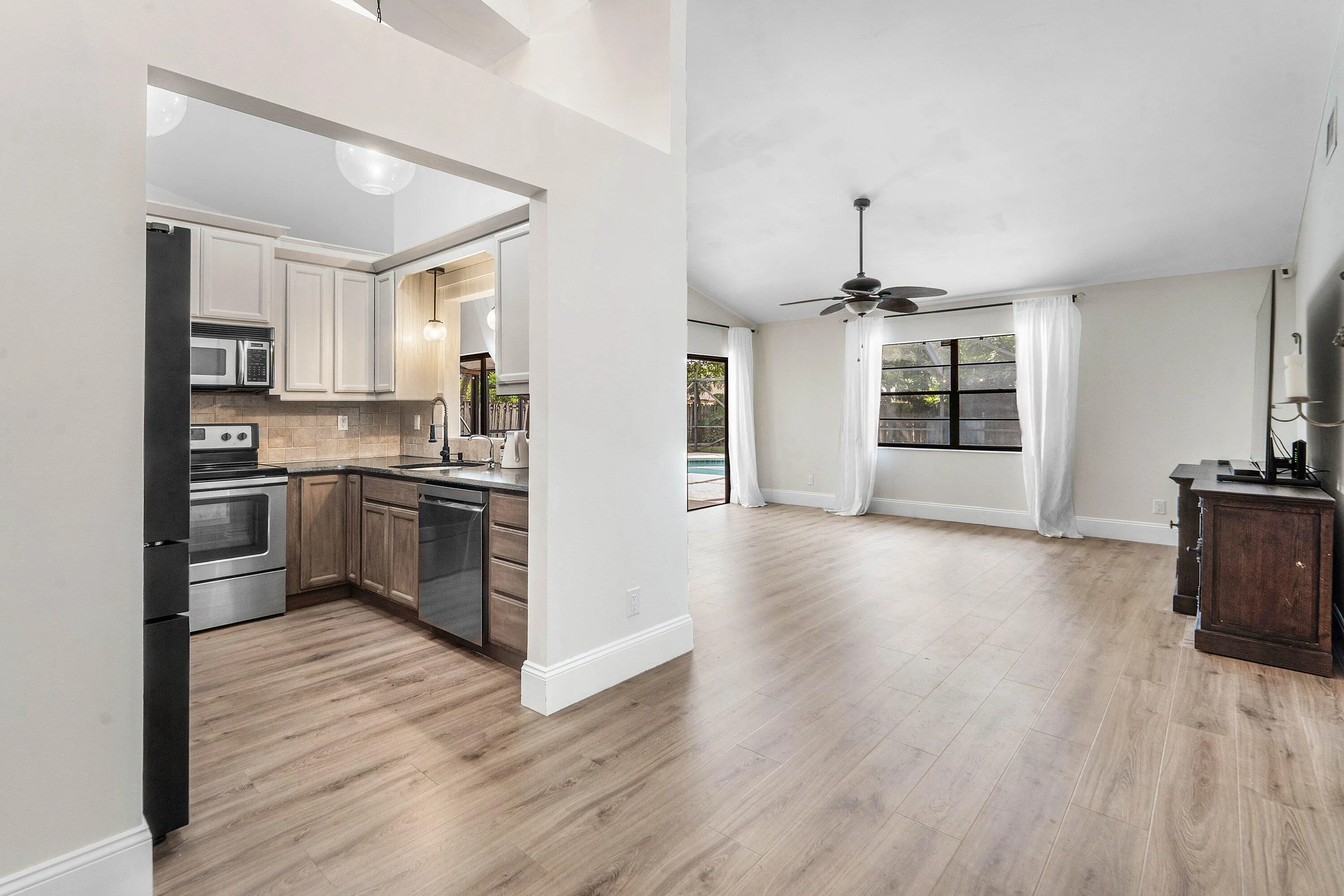 012-143MiramarAvenue-RoyalPalmBeach-FL-3