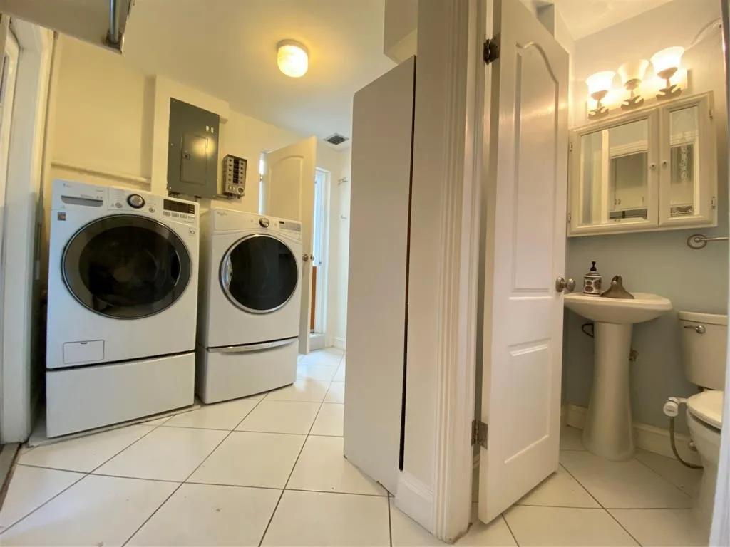 laundry_guest_bath_hollywood_nieves_grou