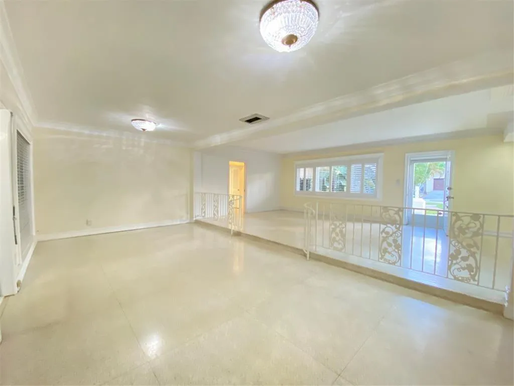 family-room-hollywood-nieves-group