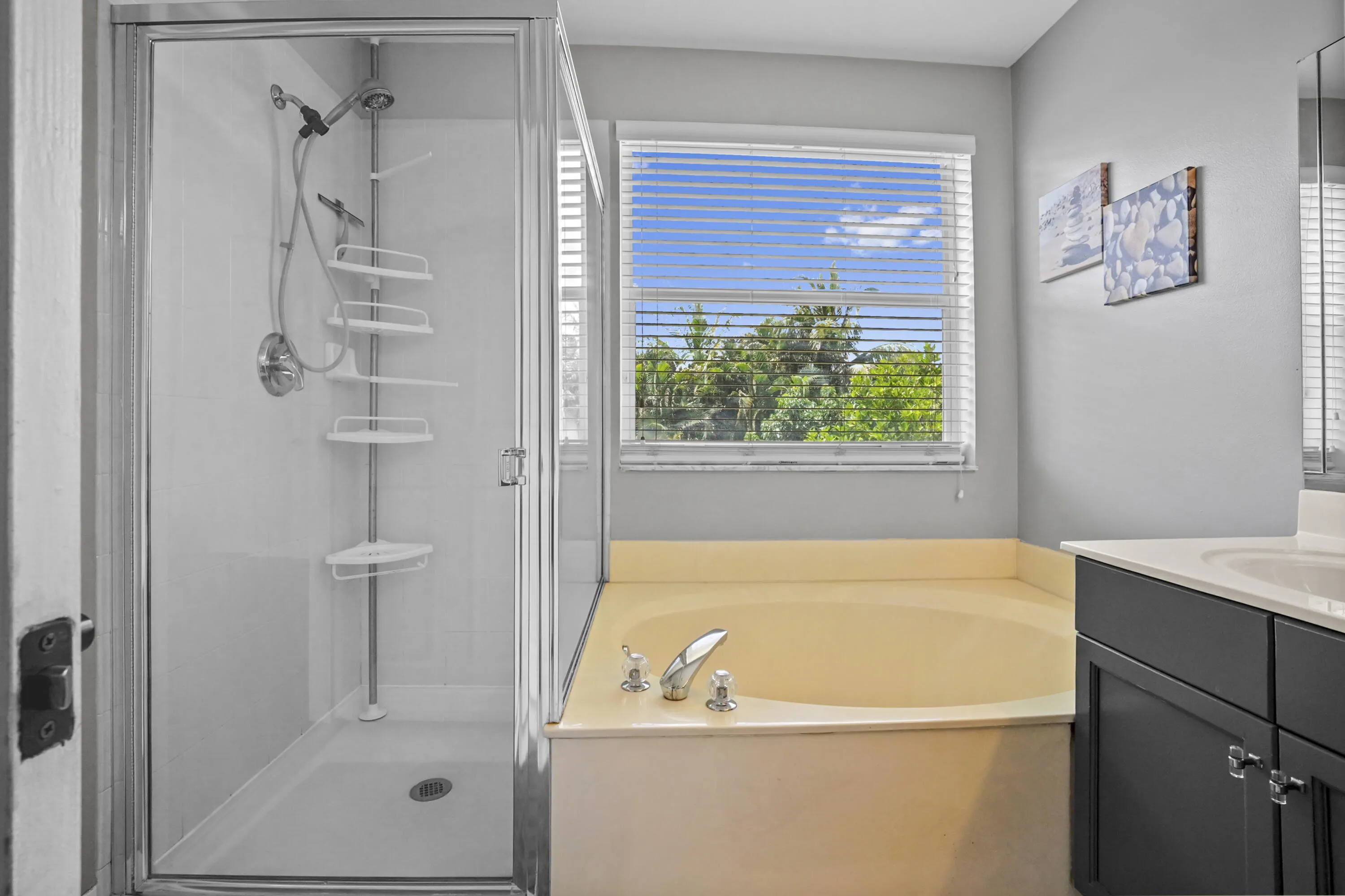 34 Bathroom 02