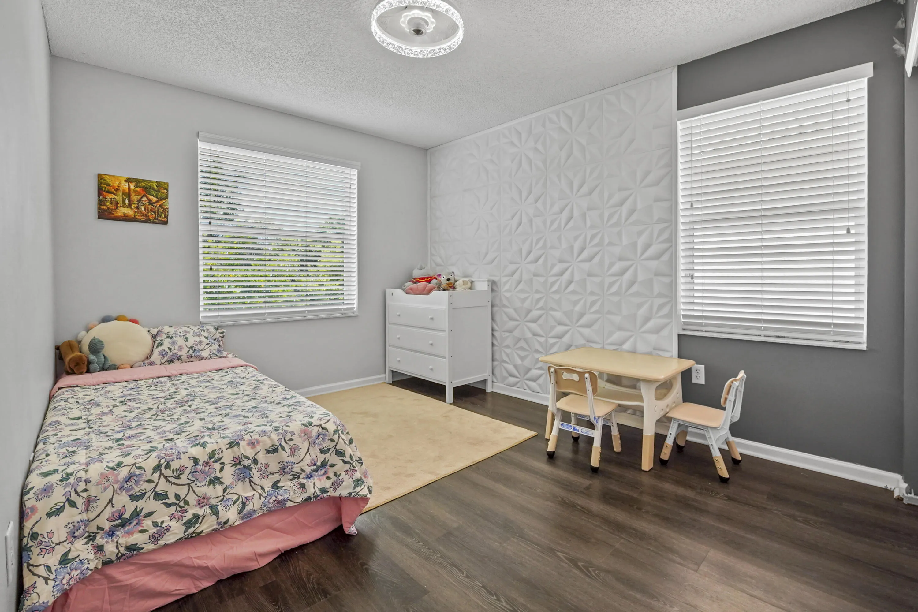 28 Bedroom 01