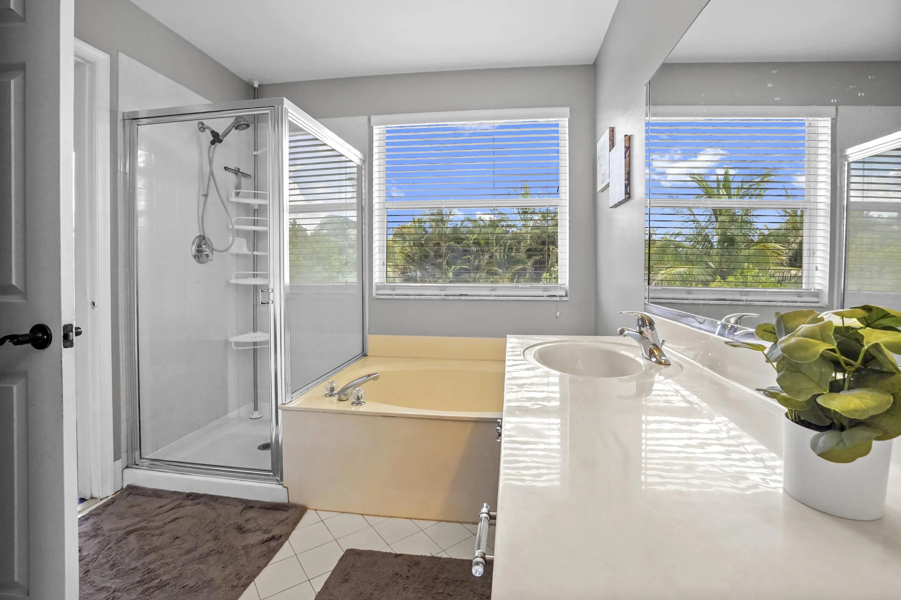 33 Bathroom 01