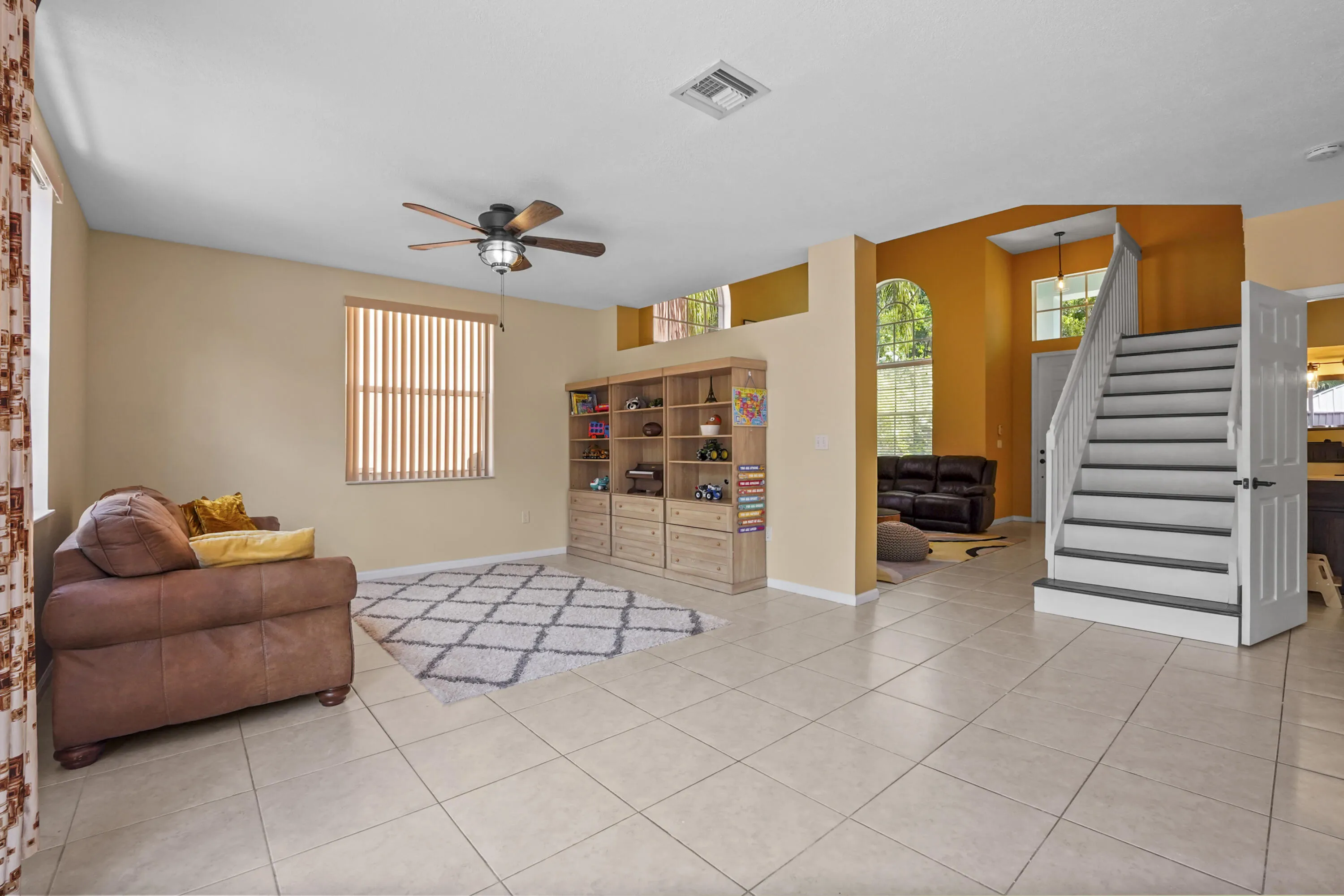 15 Family room 01