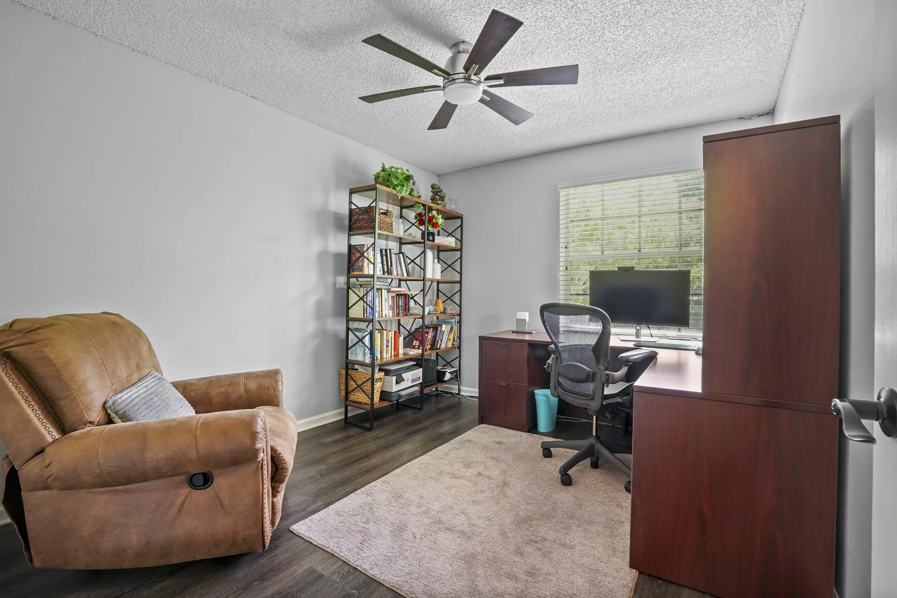 25 office 01