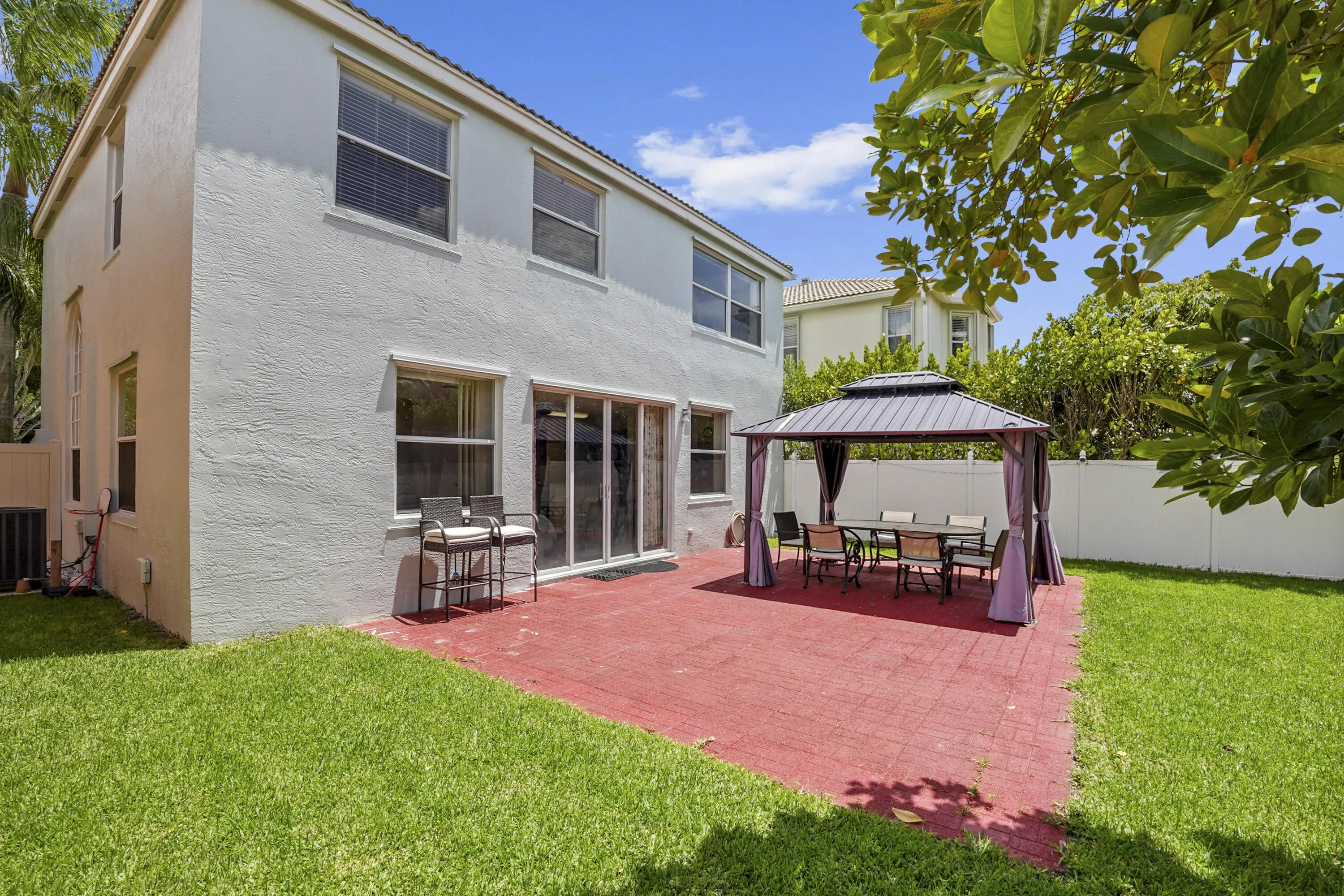 38 backyard 02