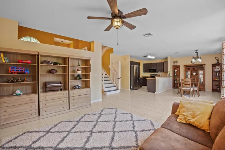 17 Family room 03