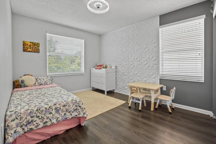 28 Bedroom 01