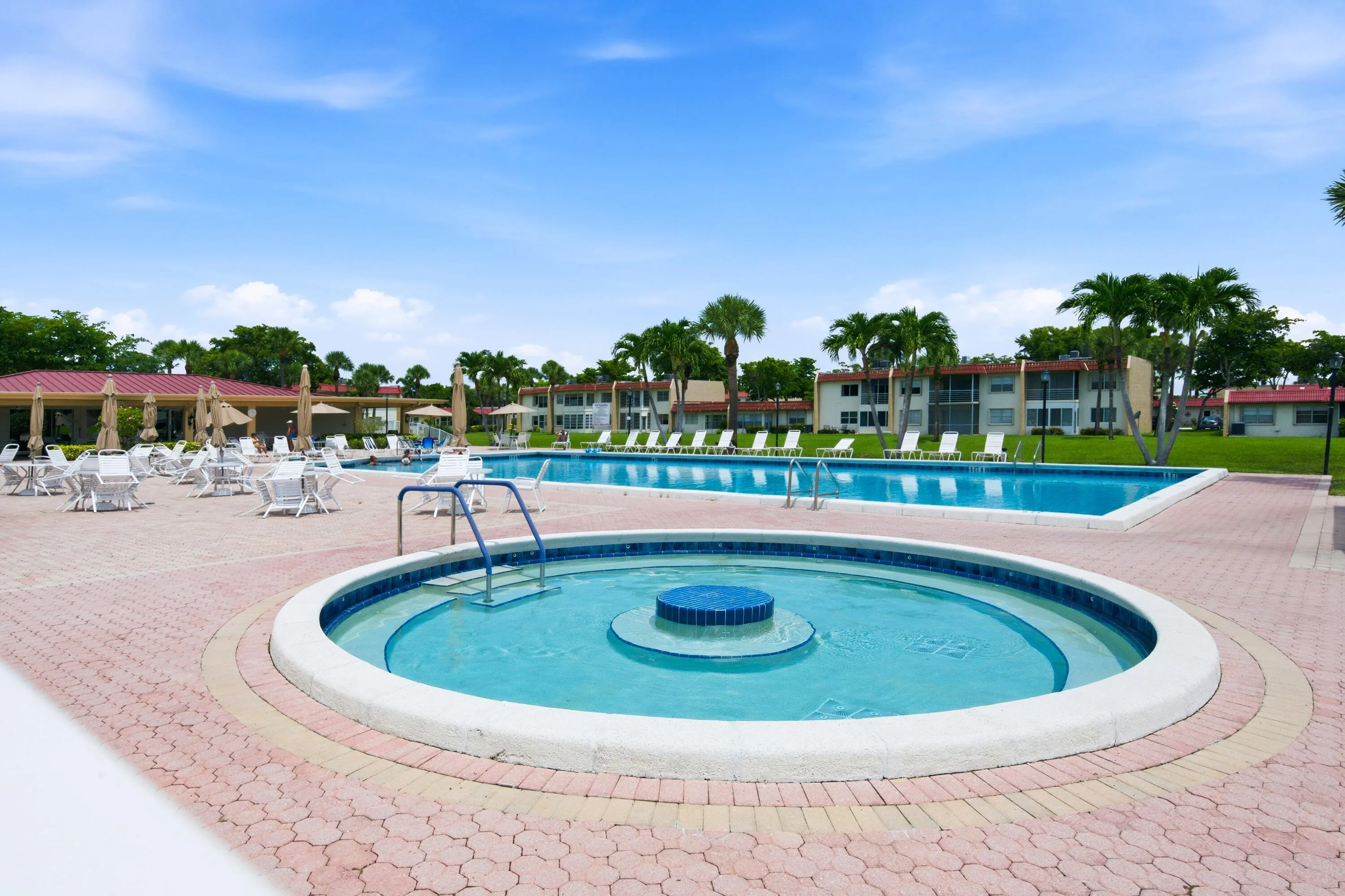 Golden Lakes A pool