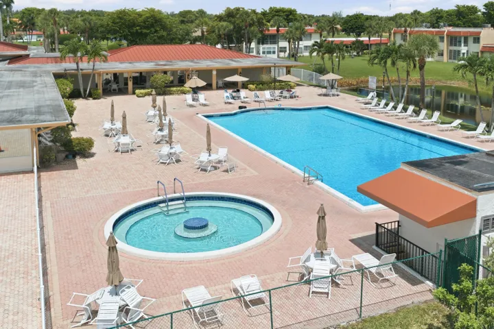 Golden Lakes A pool