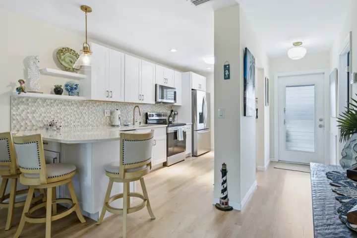 159 entryway and kitchen