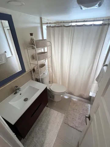 2nd Bathroom