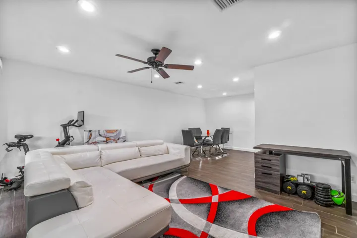 010-3703InletCircle-Greenacres-FL-33463-