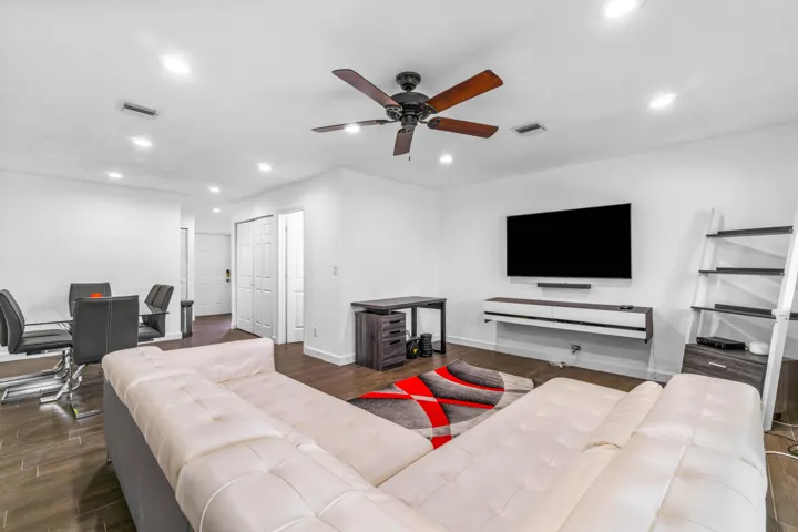 009-3703InletCircle-Greenacres-FL-33463-