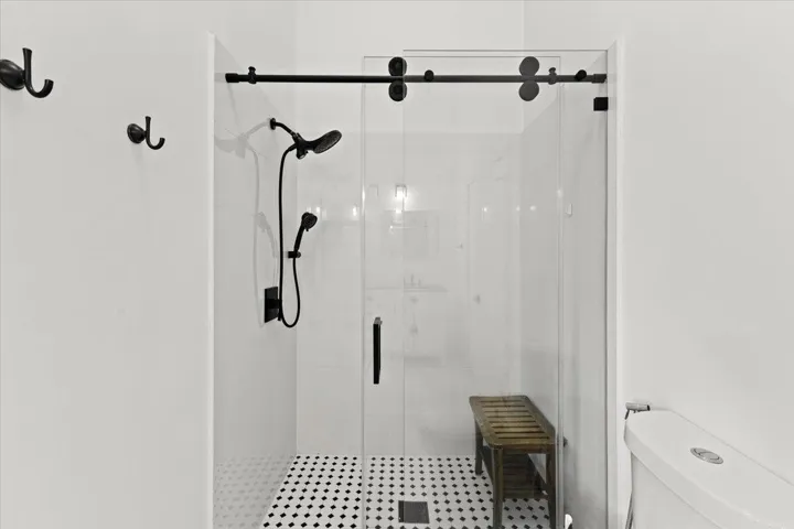 Also a shower in Masters' bathroom