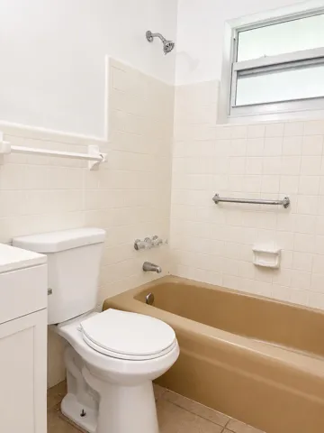 Bathroom with Tub