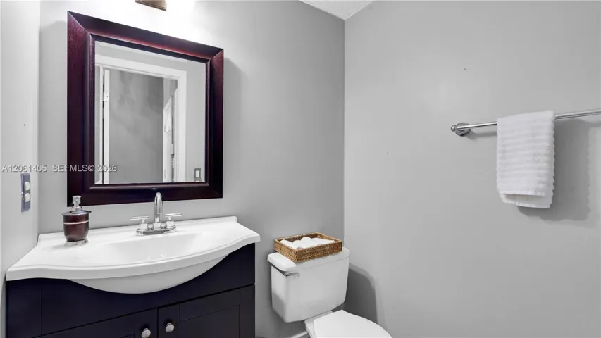 1/2 BATHROOM