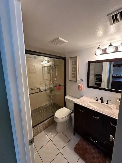 Main Bathroom with Walkin Shower
