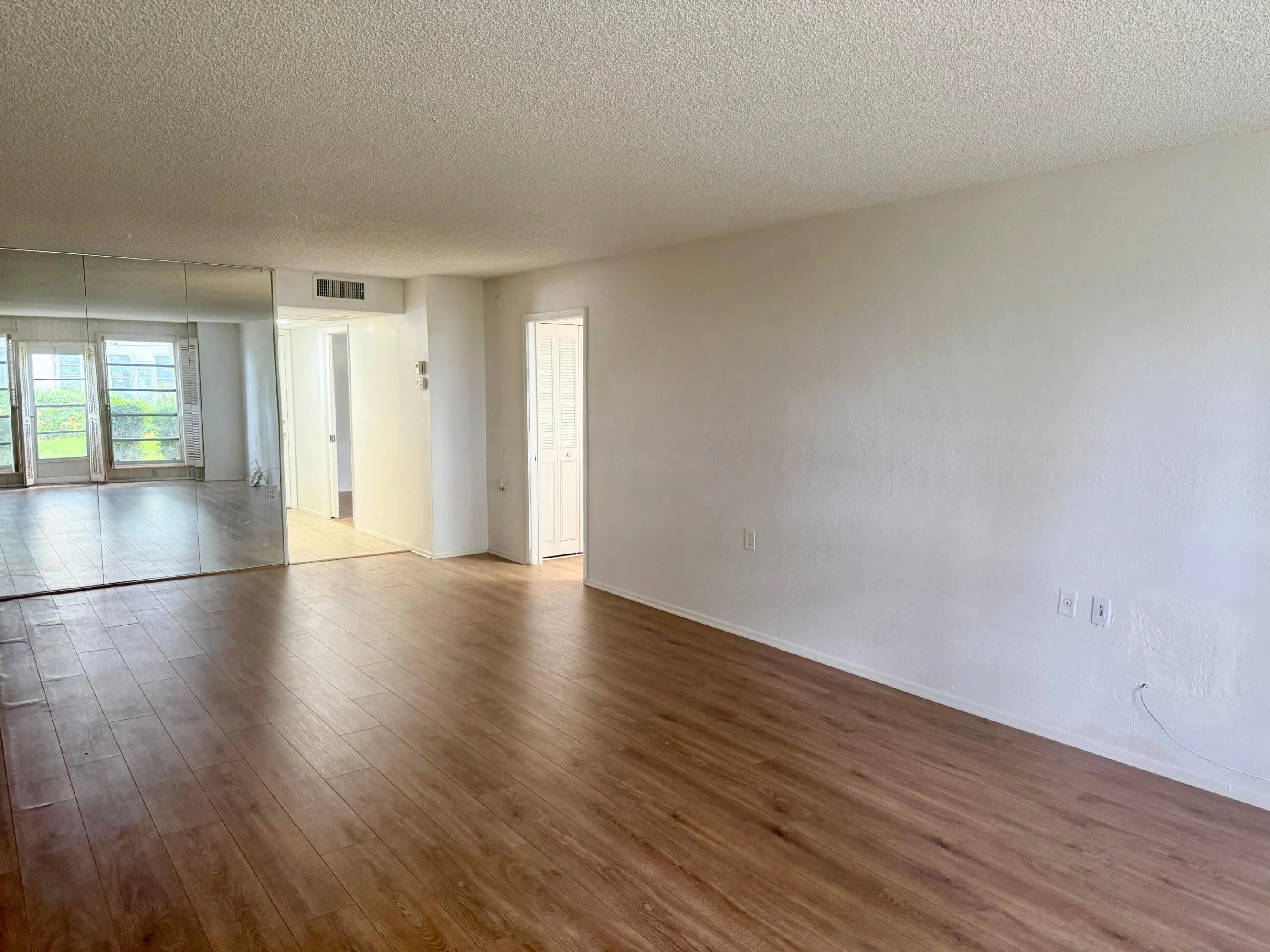 LIVING/DINING ROOM