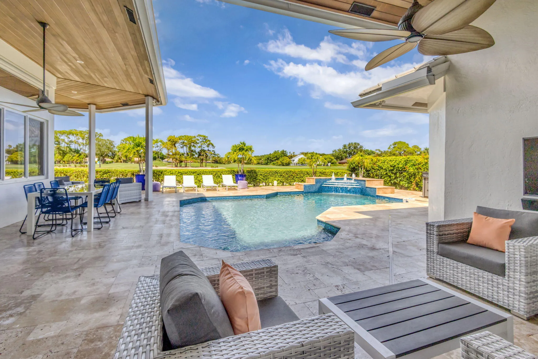 POOL & VIEW