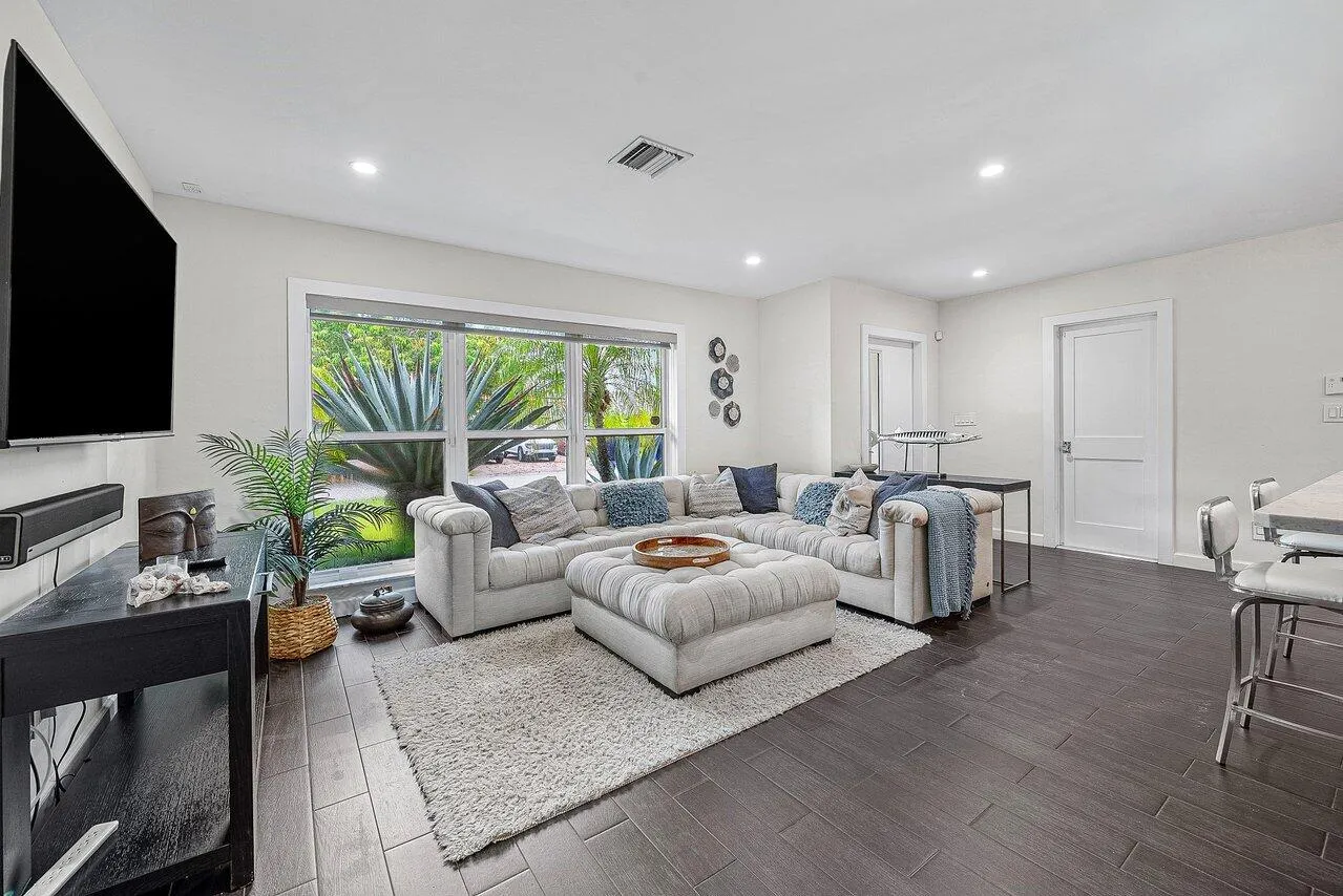 006-855BerkleyStreet-BocaRaton-FL-33487-