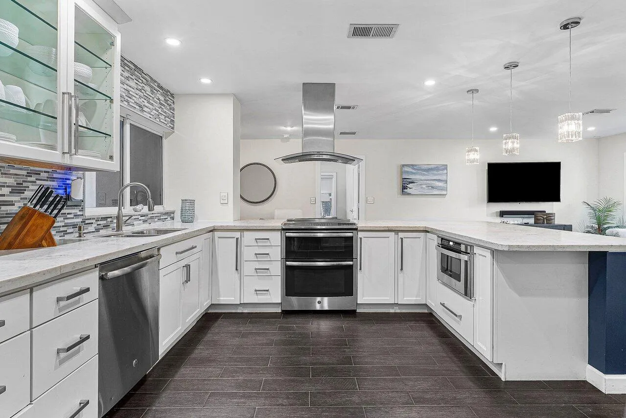 011-855BerkleyStreet-BocaRaton-FL-33487-
