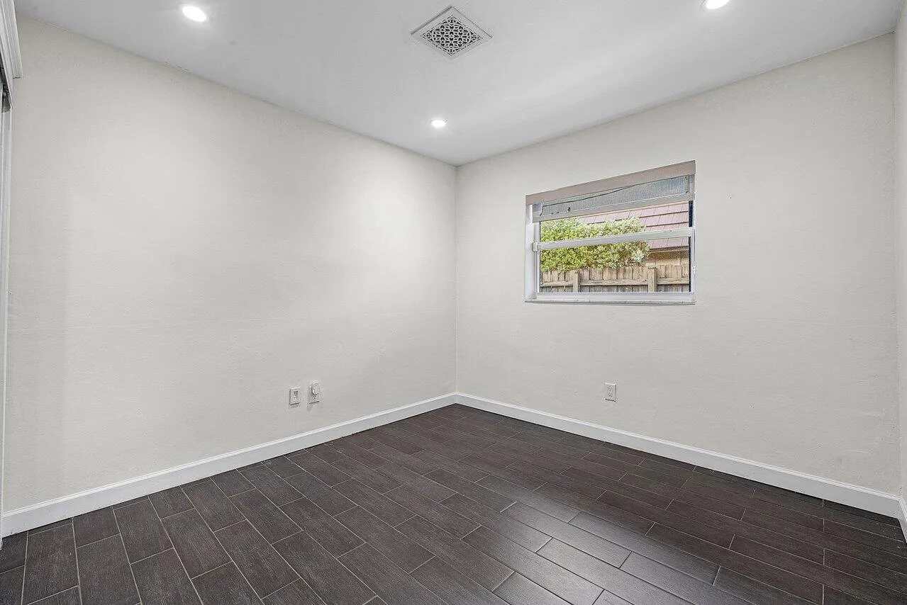 019-855BerkleyStreet-BocaRaton-FL-33487-
