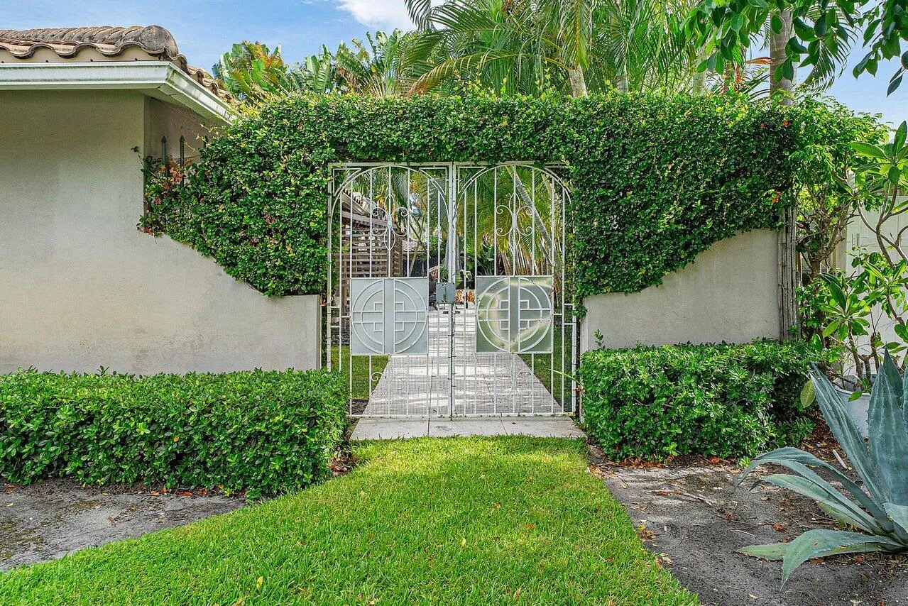 040-855BerkleyStreet-BocaRaton-FL-33487-