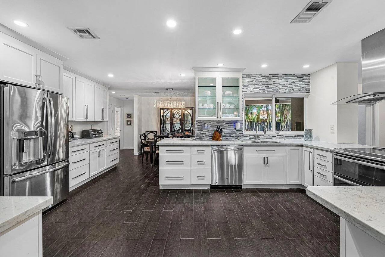 010-855BerkleyStreet-BocaRaton-FL-33487-
