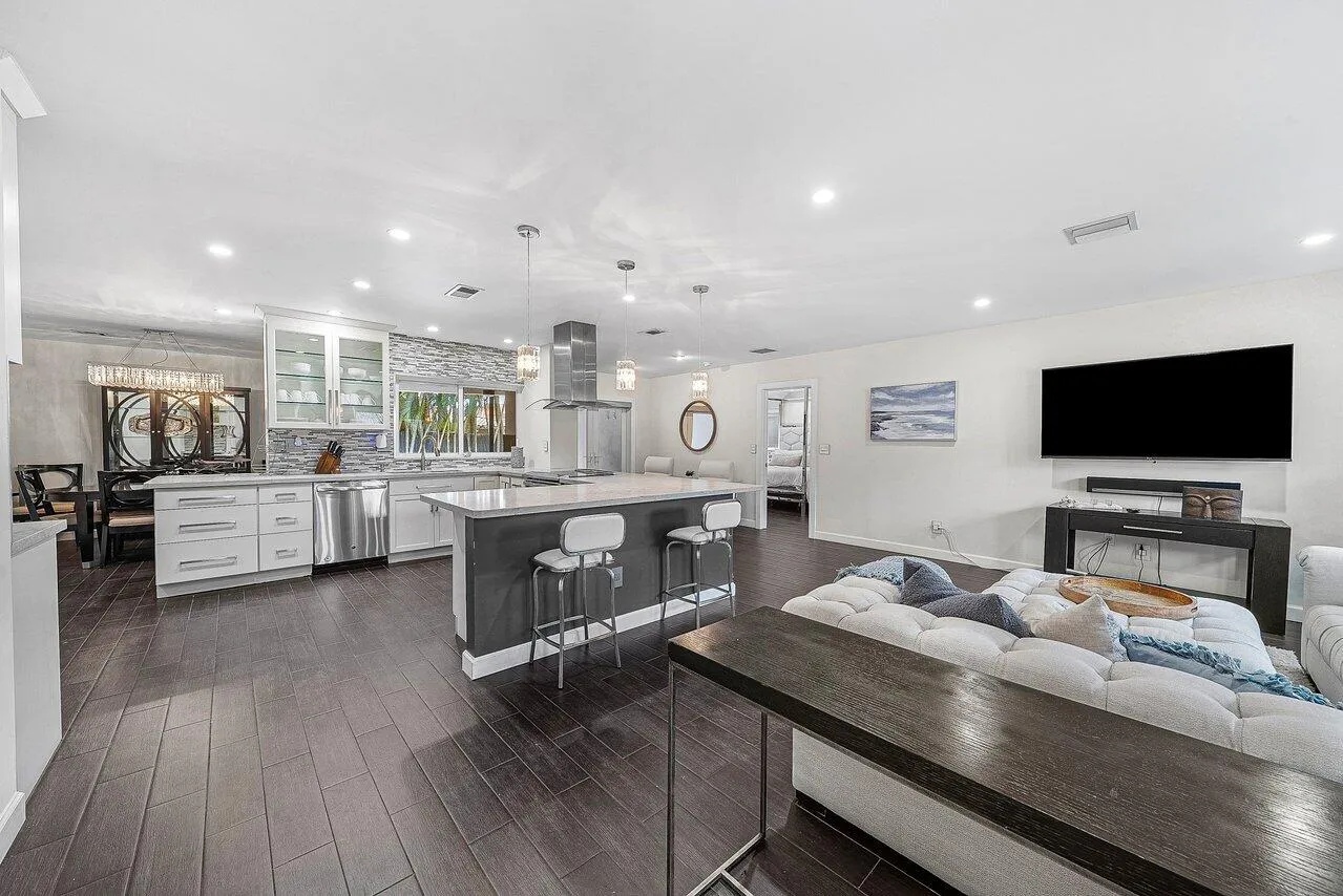 008-855BerkleyStreet-BocaRaton-FL-33487-