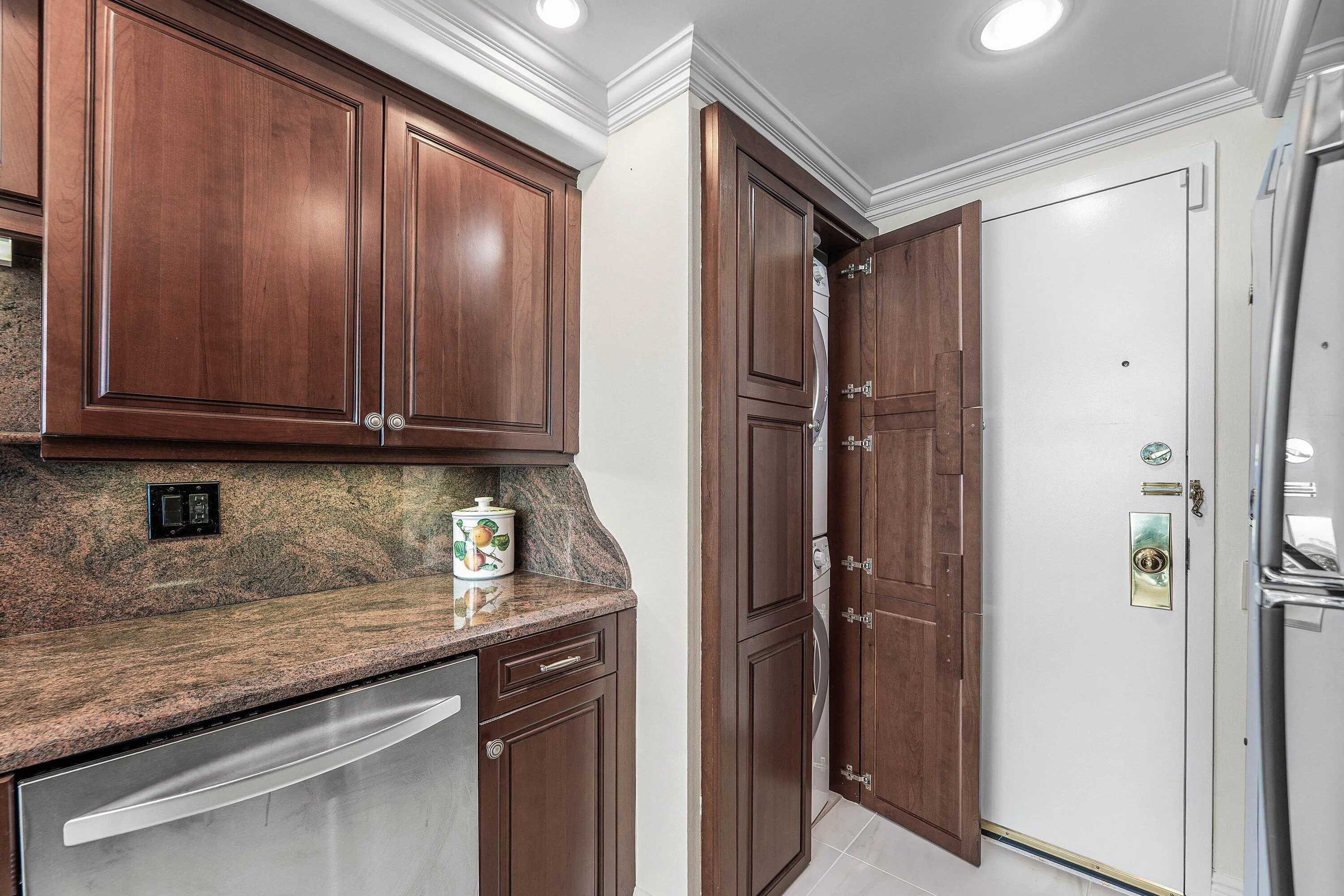 Full Size Washer/Dryer in condo